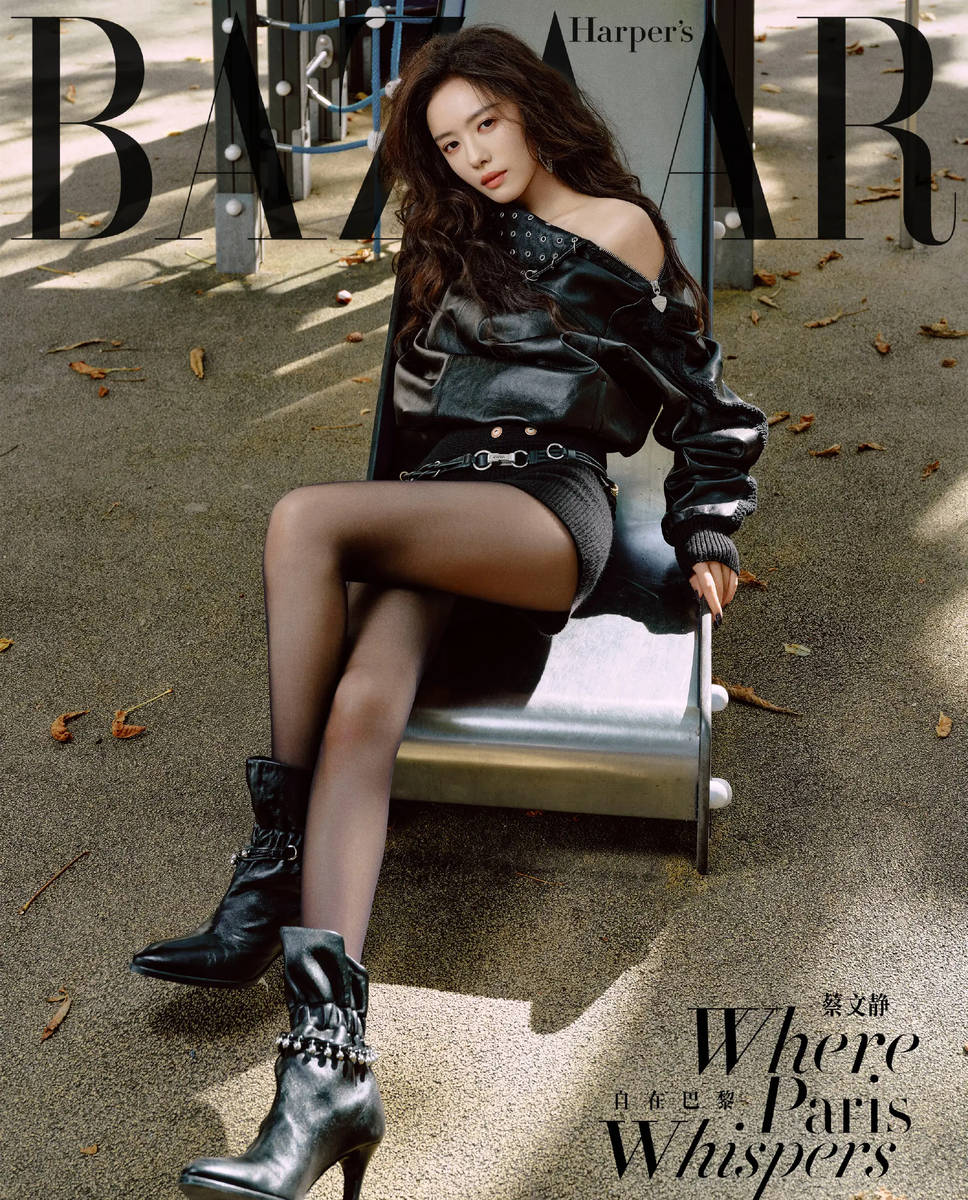 蔡文静晒杂志大片性感吸睛!漫步巴黎街头风情万种