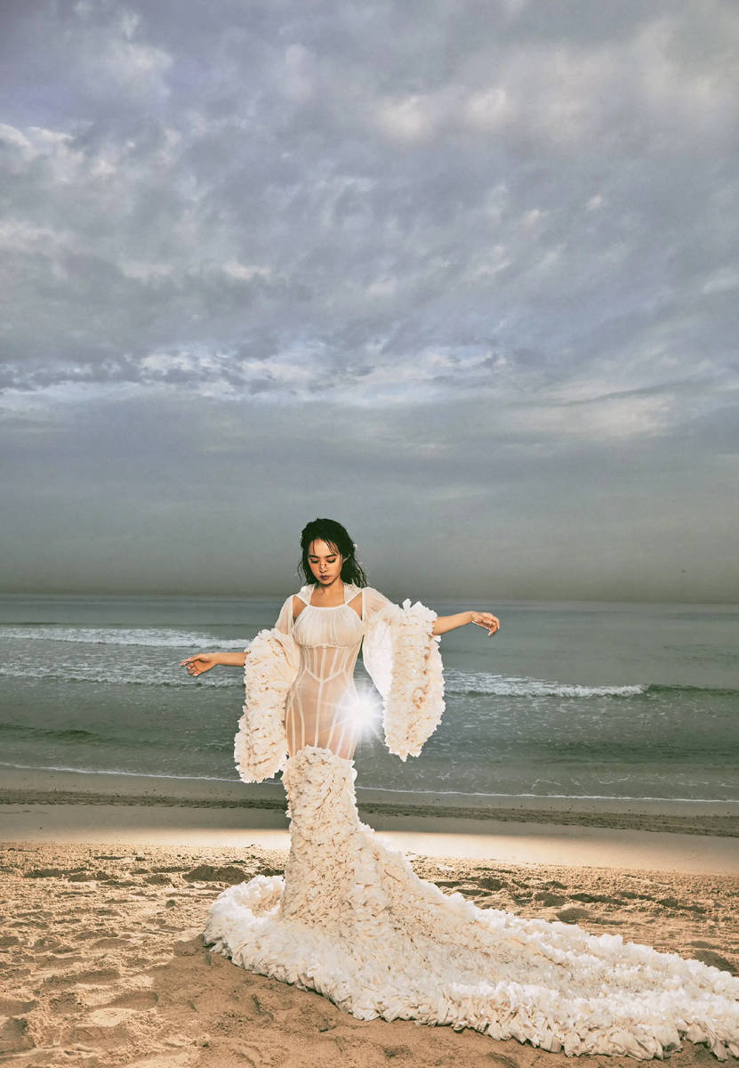 蔡依林穿白色长裙勾勒曲线身材 精彩画面超吸睛！