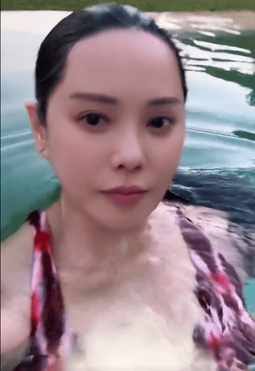 伊能静穿比基尼度假身材凹凸有致 女儿对秦昊撒娇