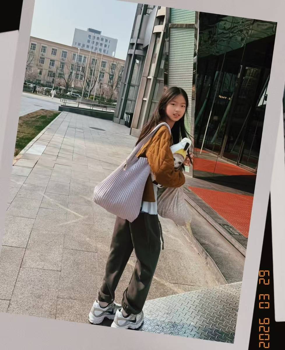 姚晨官宣离婚后晒女儿萌照 小茉莉跳芭蕾优雅