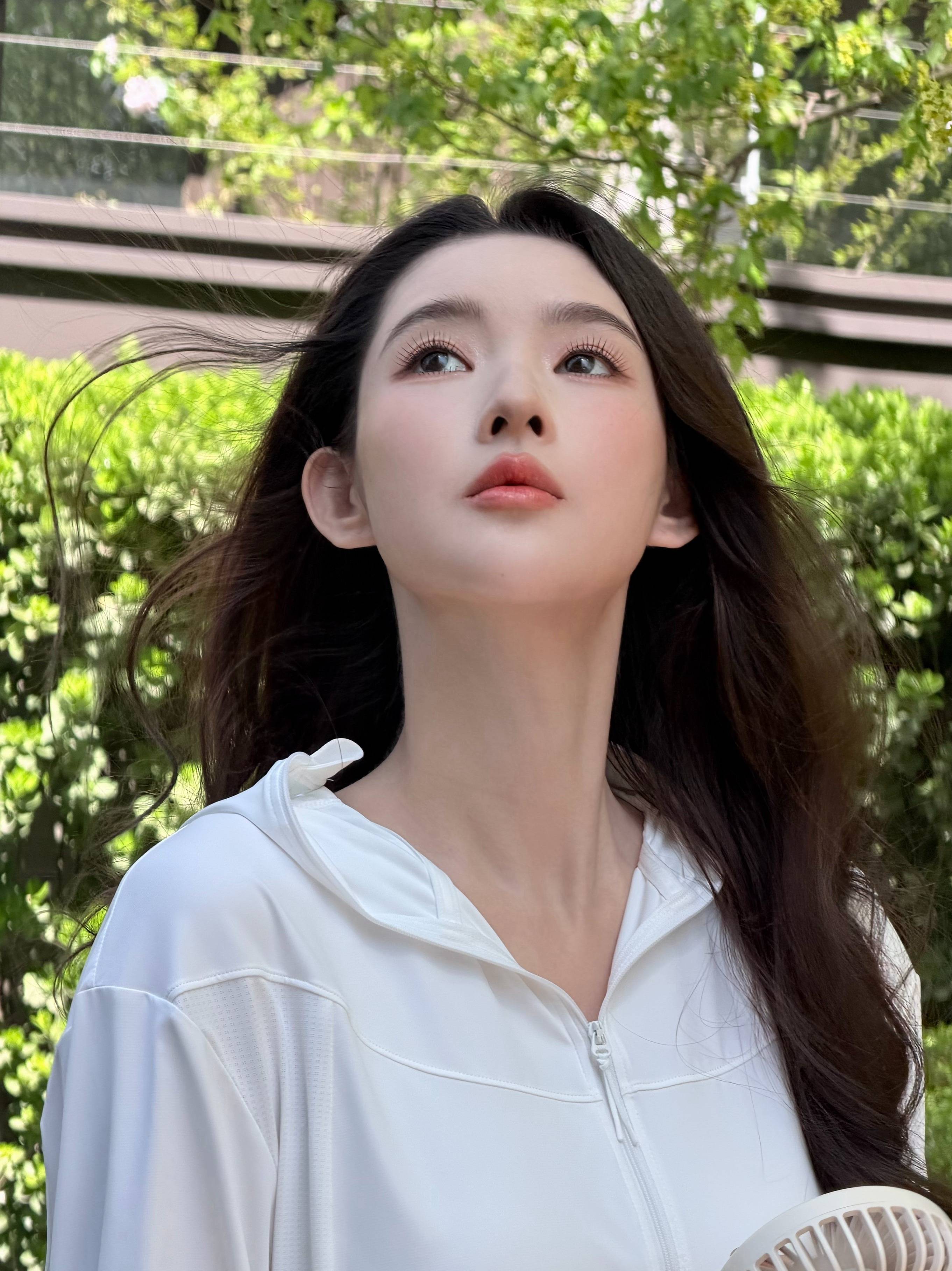 王玉雯日常随拍掉落！浅笑比耶温柔又元气