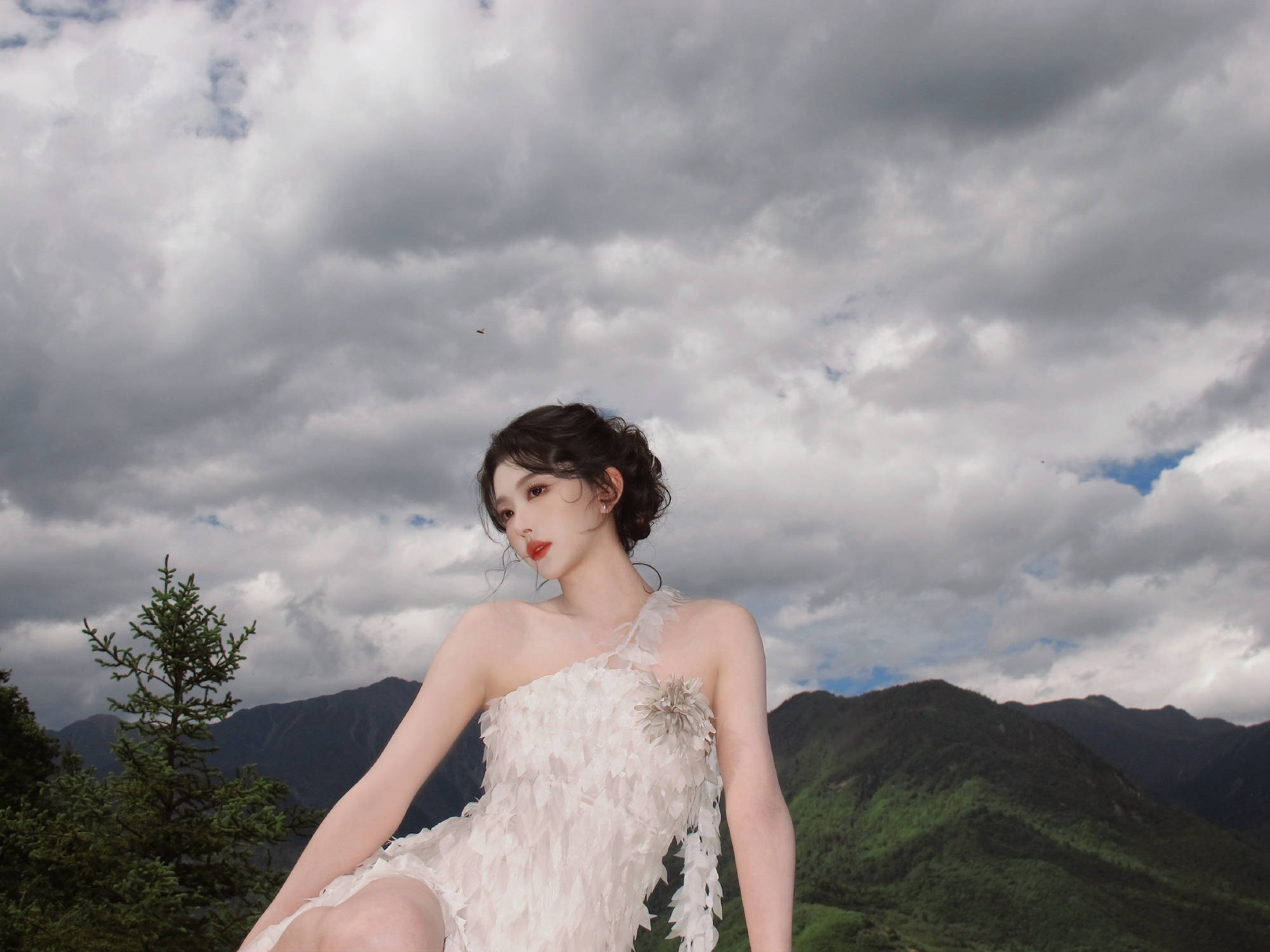 孔雪儿宛若花仙子清纯又性感！修长美腿白嫩吸睛