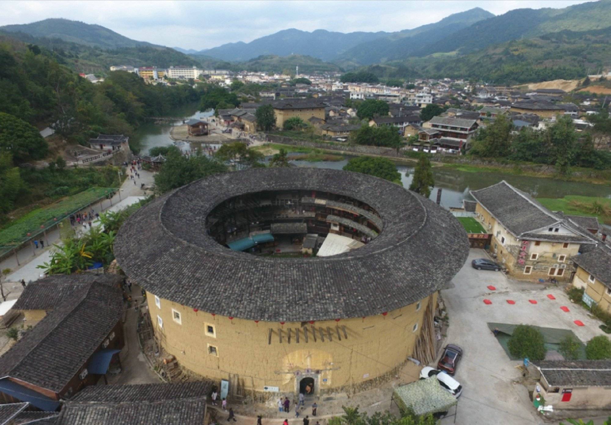 探寻福建独特海洋文化底蕴：曾厝垵与鼓浪屿，领略文艺小店与海上花园的迷人魅力