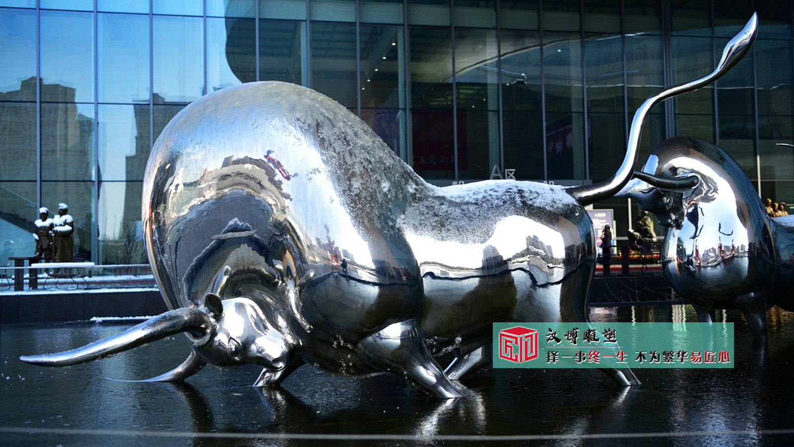不锈钢抽象开拓牛雕塑：雕塑源头工厂的杰出之作