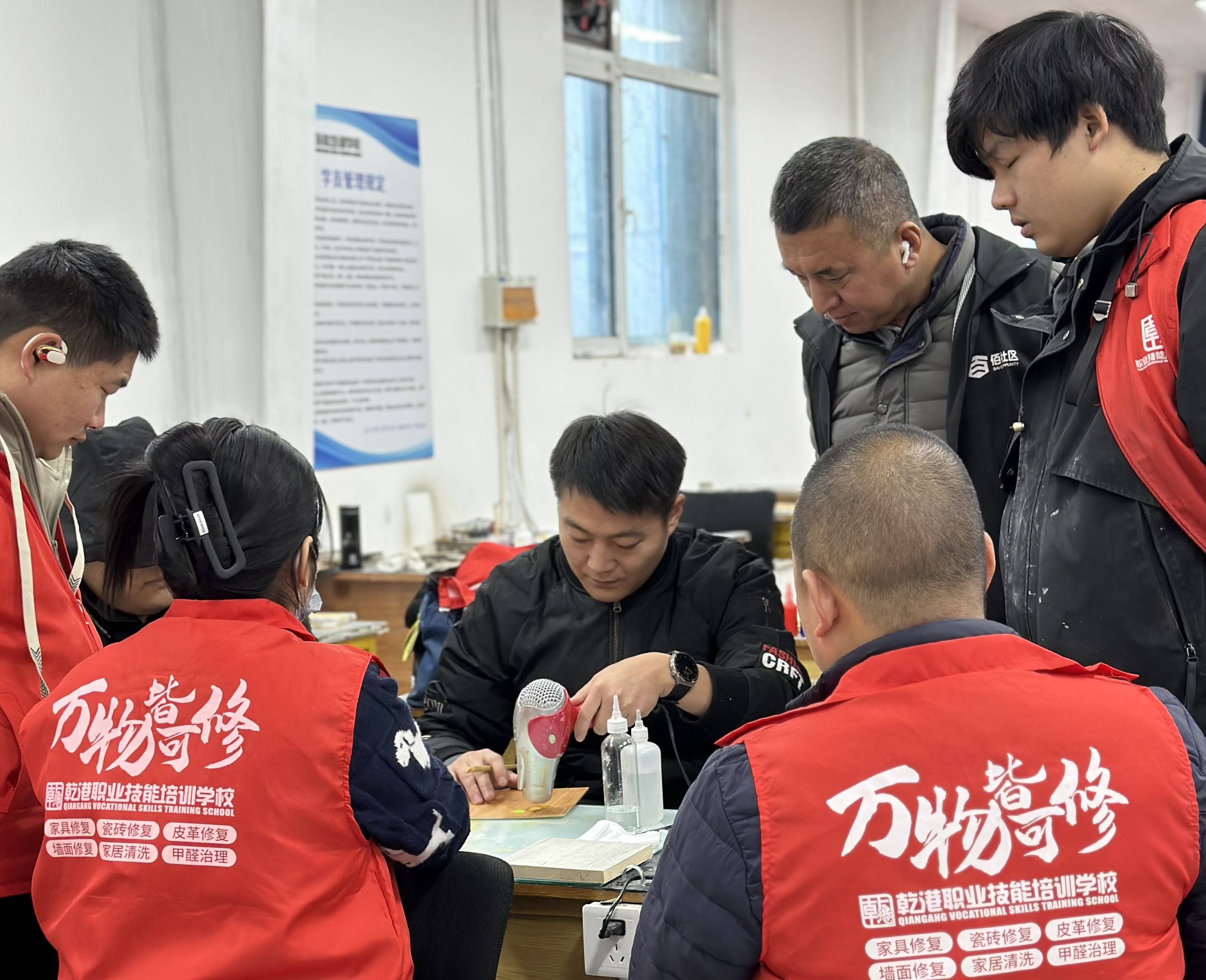 家具修复市场：旧果博注册时光里的新商机(图1)