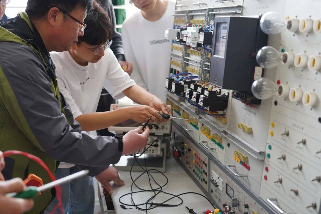 随时关注：电气工程师证书报名条件？证书作用？就业前景？