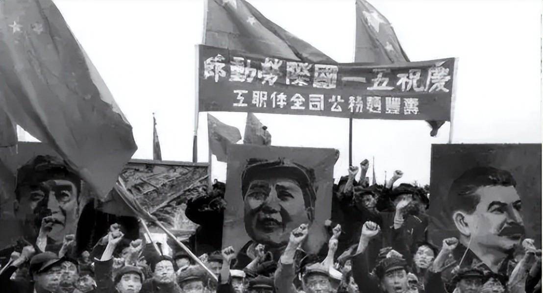 1886年5月1日，美国爆发35万人罢工游行，给世界送来了五一劳动节