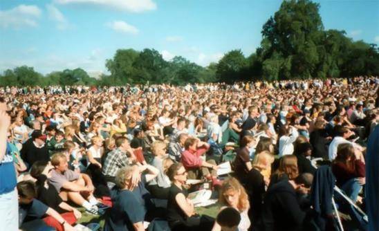 Ӣ�����������ȣ���������Ϊ�α��ơ�ƽ�񡱣�Ӣ���ˣ���������ǿ