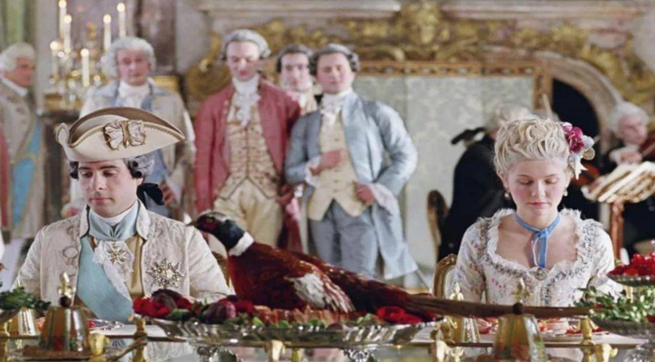 Ӣ�����������ȣ���������Ϊ�α��ơ�ƽ�񡱣�Ӣ���ˣ���������ǿ