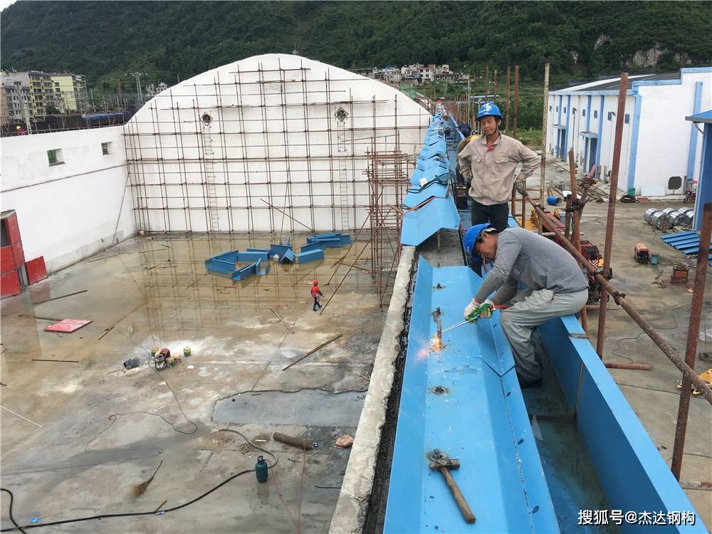 水电站隧道金属拱形屋顶吊装技术与岭区工地实践探讨