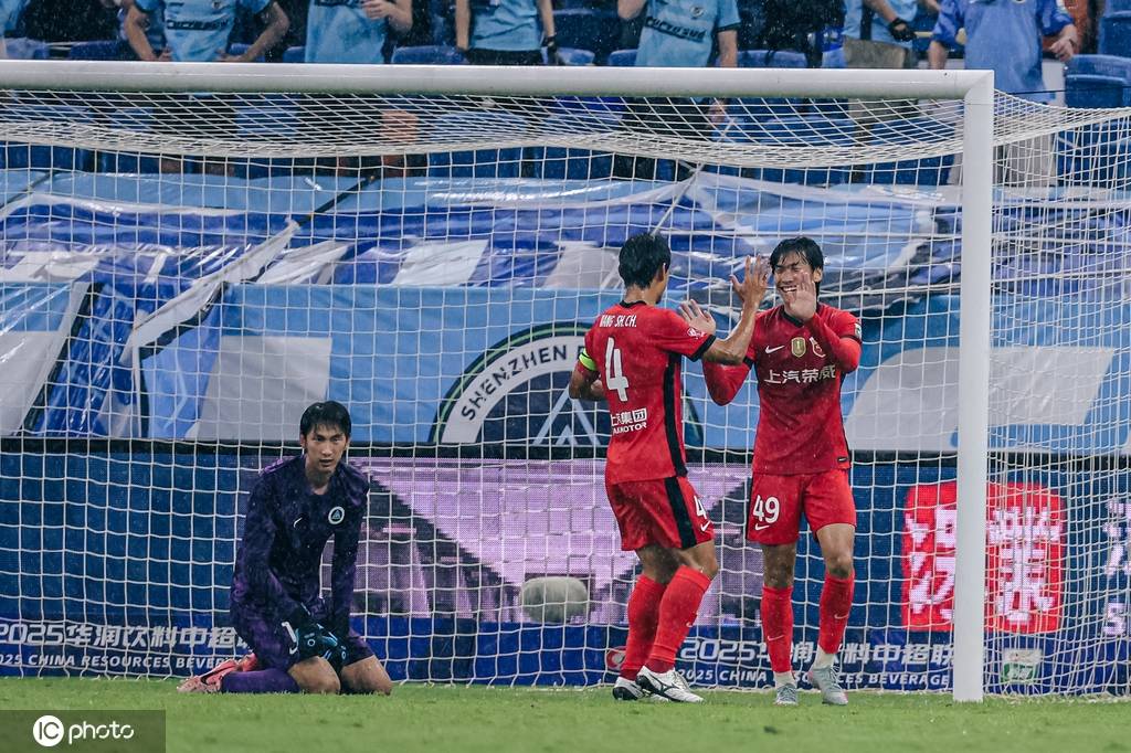 中超-莱昂纳多传射李新翔世界波 海港客场2-1逆转深圳