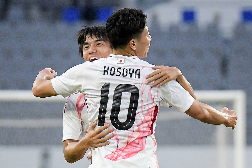 东亚杯-张玉宁失单刀 国足0-2不敌日本遭两连败