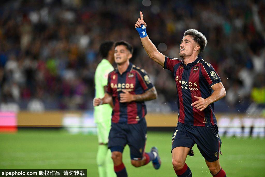 西甲-让二追三！亚马尔补时造乌龙绝杀 巴萨3-2取两连胜