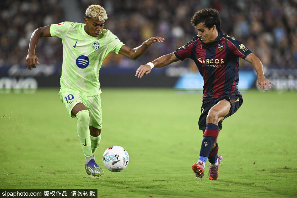 西甲-让二追三！亚马尔补时造乌龙绝杀 巴萨3-2取两连胜