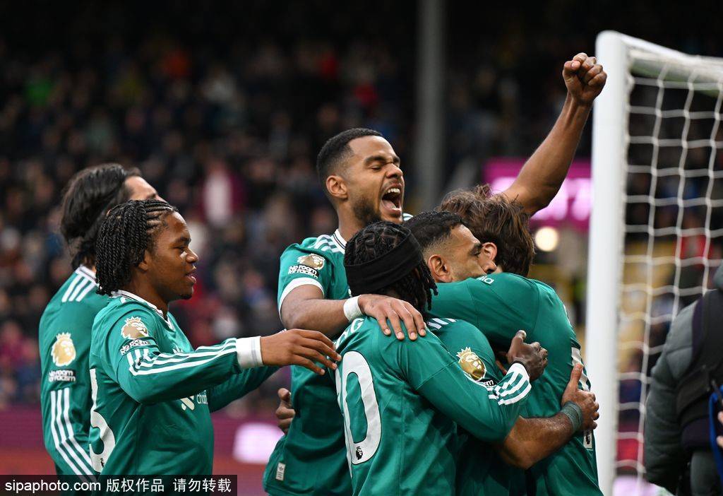 英超-维尔茨造红牌萨拉赫绝杀 利物浦1-0夺四连胜领跑