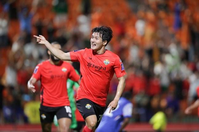 亚冠-特谢拉半场补时破门 申花客场遭逆转1-2江原FC