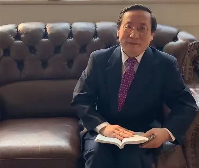 原创             “东方人在BBC吵架吵赢了！” 伦敦演播室，英国主持人被高志凯一句话噎住