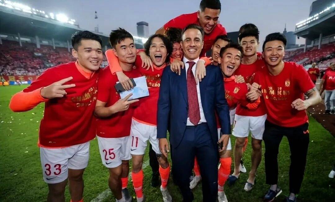 从“救世主”到“备胎”！5小时惊天逆转，国足选帅再度陷入“被选择”