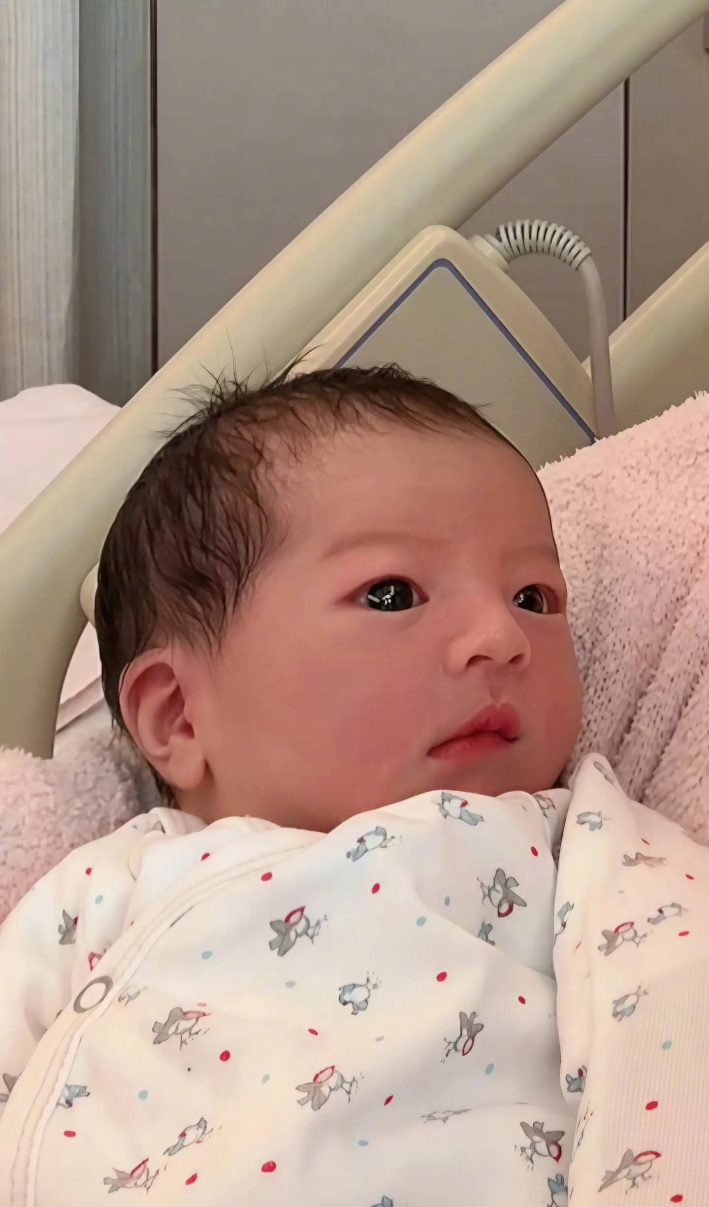 郭富城宣布三胎得女：我们的小公主终于到家了！母女平安，感恩所有
