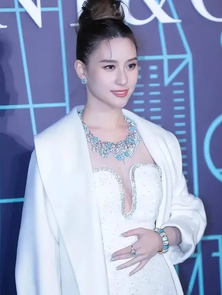 考古 | 何超莲与窦骁感情状态引热议!港圈千金更多婚姻内幕曝光! 考古 | 何超莲与窦骁感情状态引热议!港圈千金更多婚姻内幕曝光!