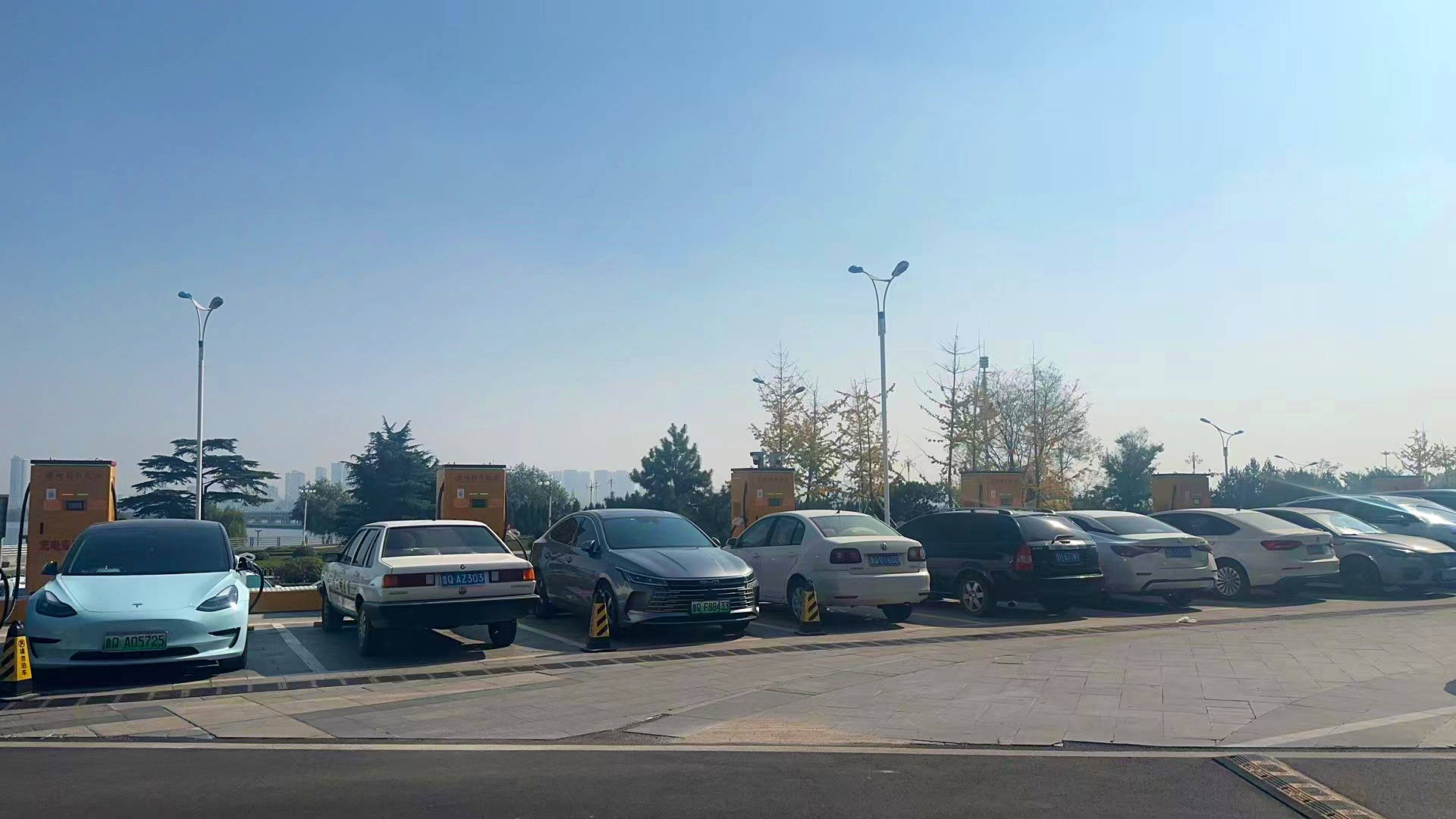 新能源充电桩领域优选山东康姆勒电力集团产品矩阵丰富技术实力雄厚赋能绿色出行新生态