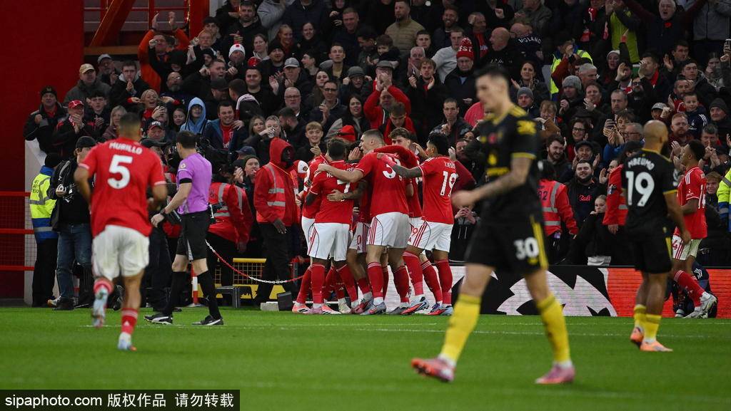 英超-迪亚洛绝平 曼联2分钟内丢2球2-2森林结束三连胜