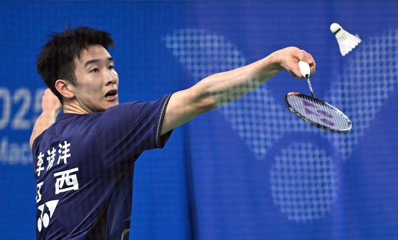 全运会羽毛球:陈雨菲2-0何冰娇 雅思组合复出首秀晋级