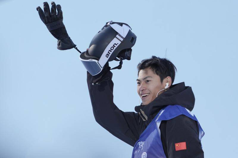 大跳台世界杯云顶站单板滑雪 苏翊鸣夺赛季首冠葛春宇摘银