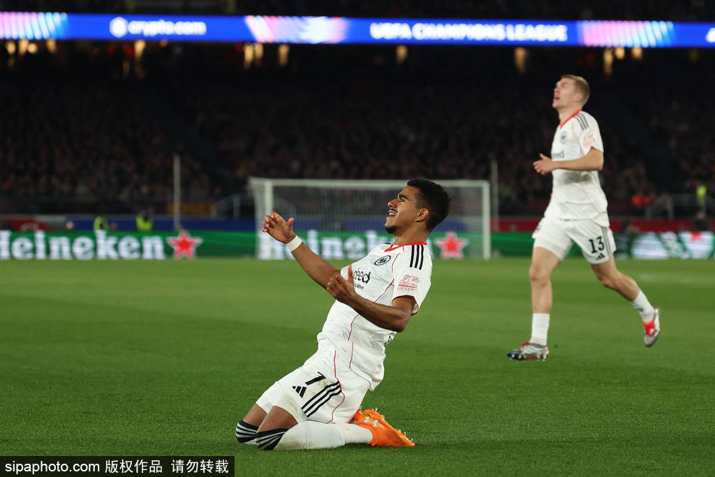 欧冠-孔德3分钟内头球双响 巴萨2-1法兰克福各赛事4连胜