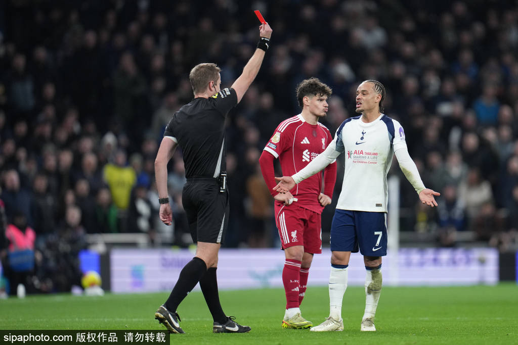 英超-维尔茨助攻伊萨克破门+伤退 利物浦2-1九人热刺