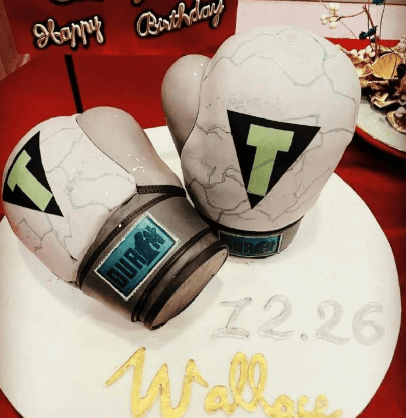 林心如为老公庆生！亲手做猪脚面配着红酒，蛋糕上是女儿爱的雪宝