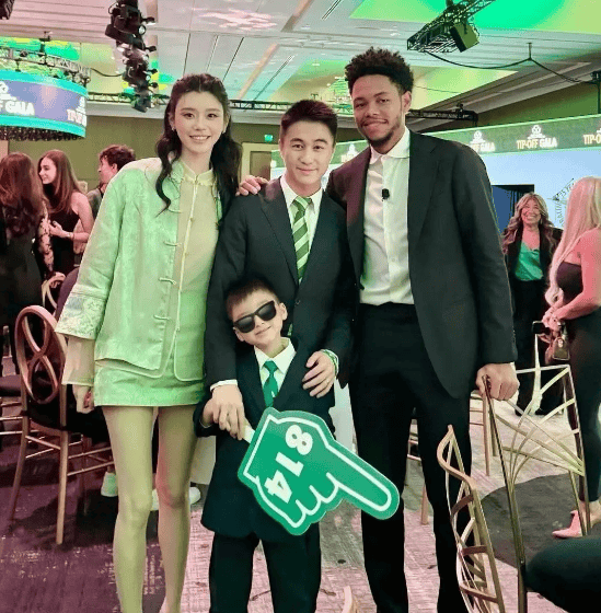 奚梦瑶和小姑子处成闺蜜！圣诞一周都形影不离，陪完婆婆又陪老公