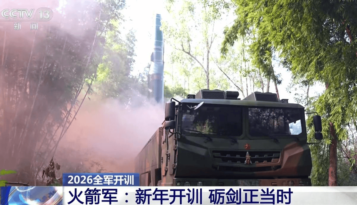 震撼首秀!东风17不藏锋芒,央视首曝竹林起竖实弹画面,台海点穴利器已就位
