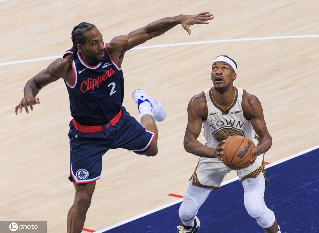 库里6犯毕业科尔被驱逐 勇船老头局竟遭菜鸟抢镜？