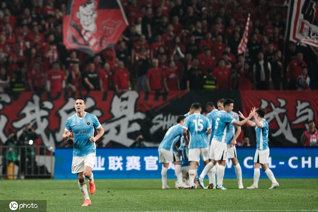 中超-姜至鹏直红席尔瓦两球 蓉城5-1逆转新鹏城开门红