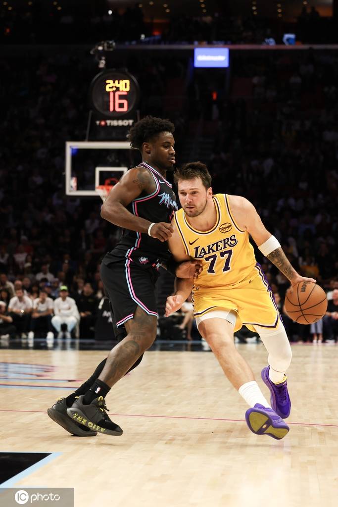 统治级表现!东契奇背靠背狂砍100分 关键时刻连得16分