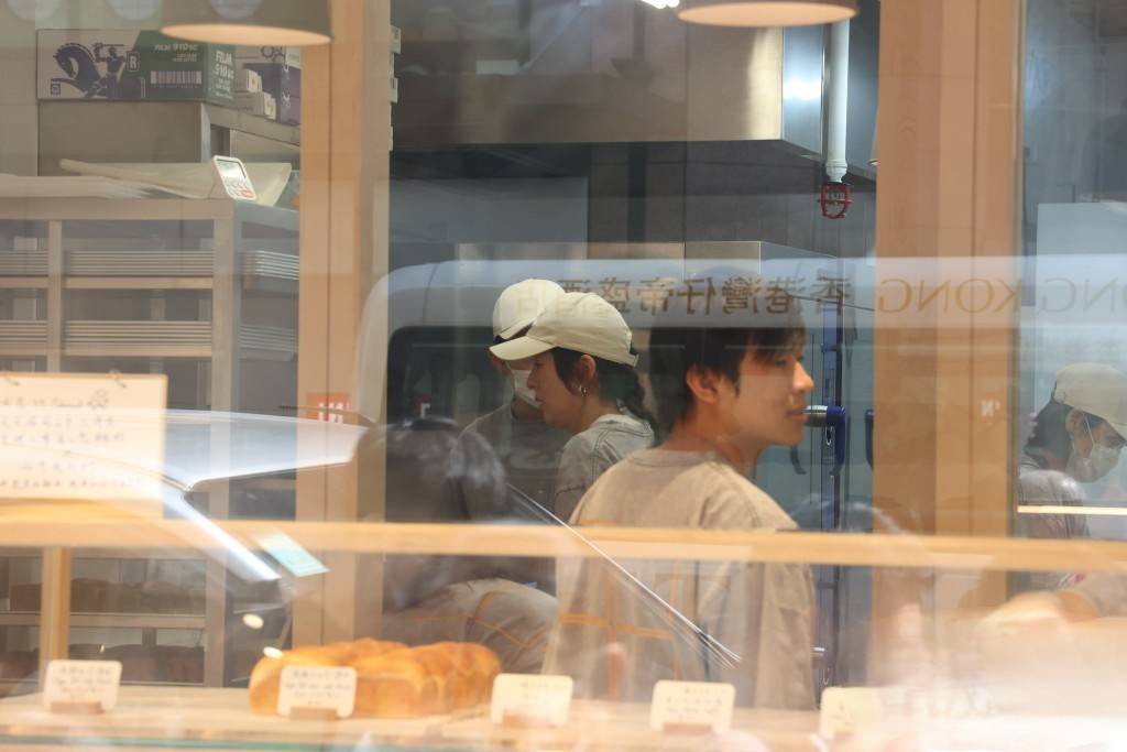 44岁前TVB女星惊爆长期病患，厚重包扎触目惊心令网友心疼，情路坎坷事业陷僵局