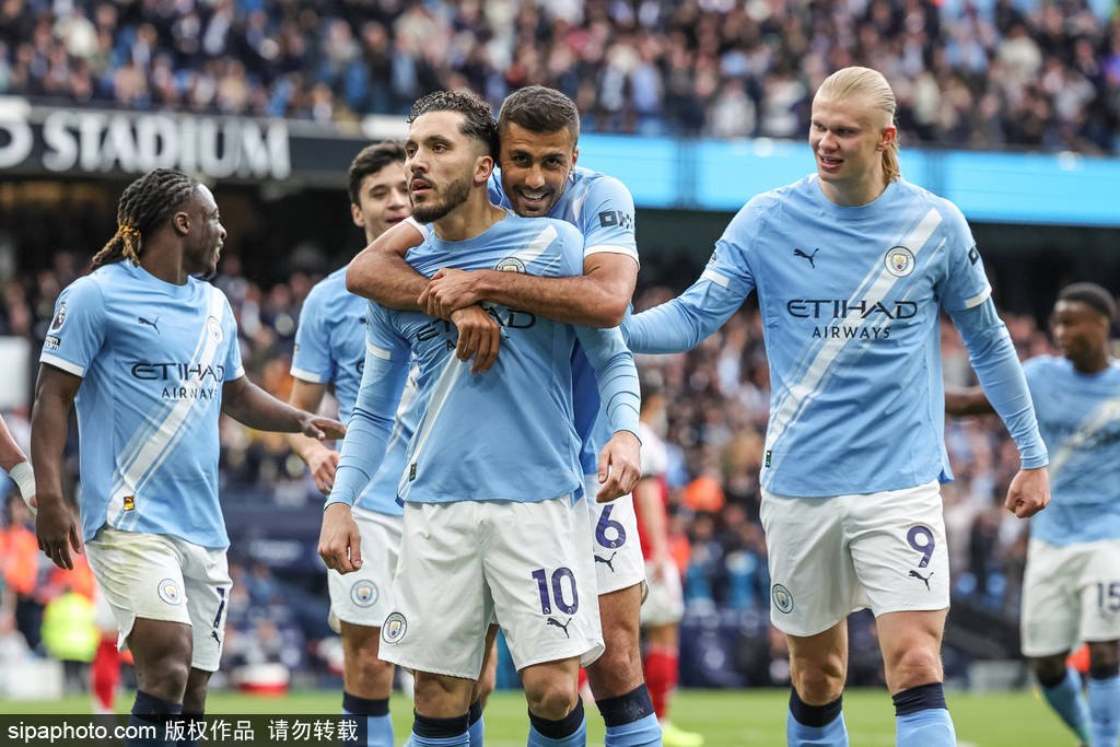 英超-哈兰德破门多纳鲁马送礼 曼城2-1阿森纳距对手3分