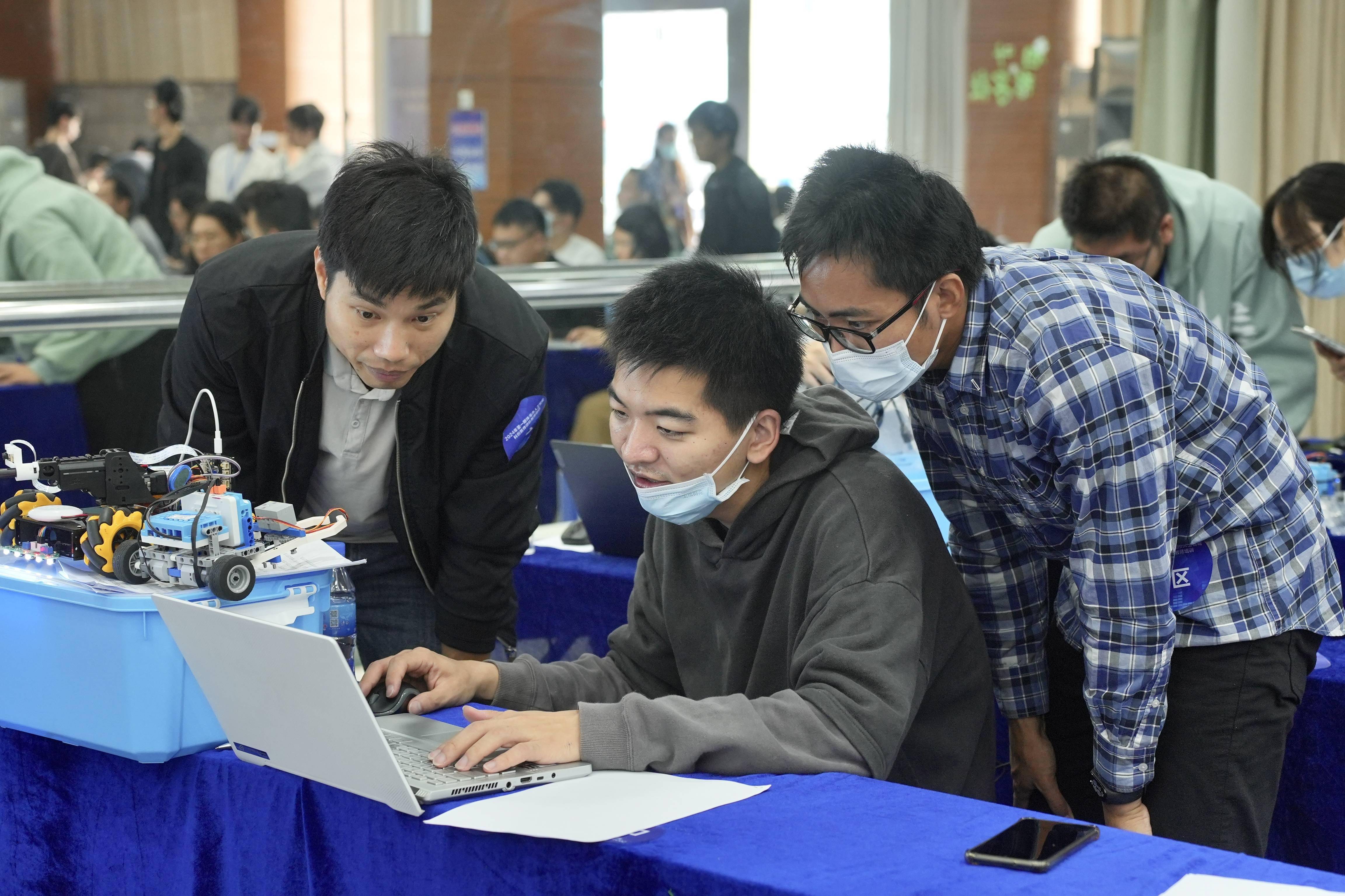 学习人工智能技术,珠海教师“充电”忙