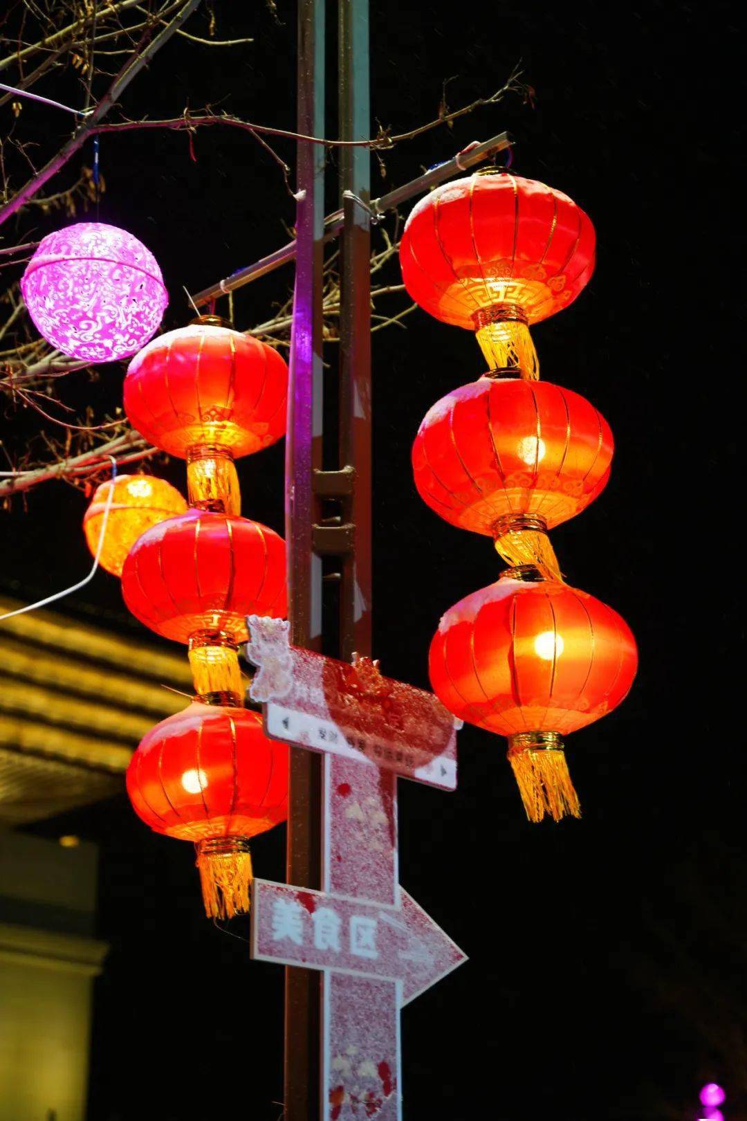 至 全国各地都在用自己的方式喜迎春节街头巷尾处处都张灯结彩年味儿十足