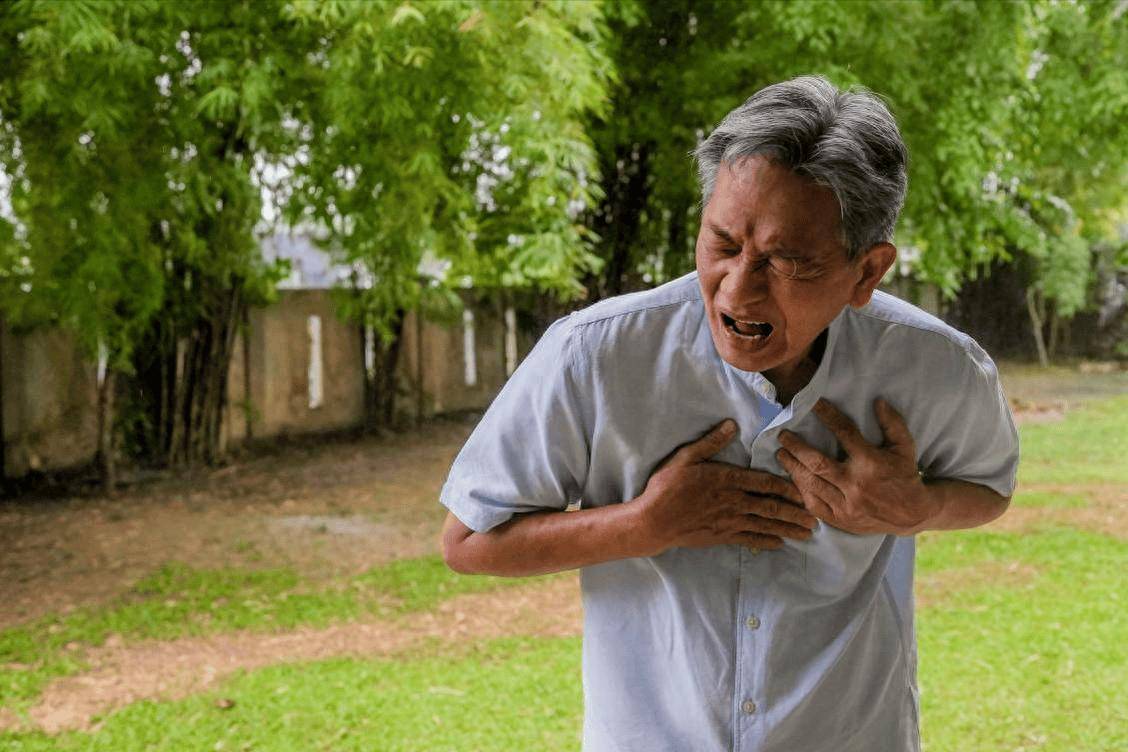 53岁男子突发心梗去世,医生直言:气温上升,心脏不好要少做这些-32岁男子突发心梗怎么办