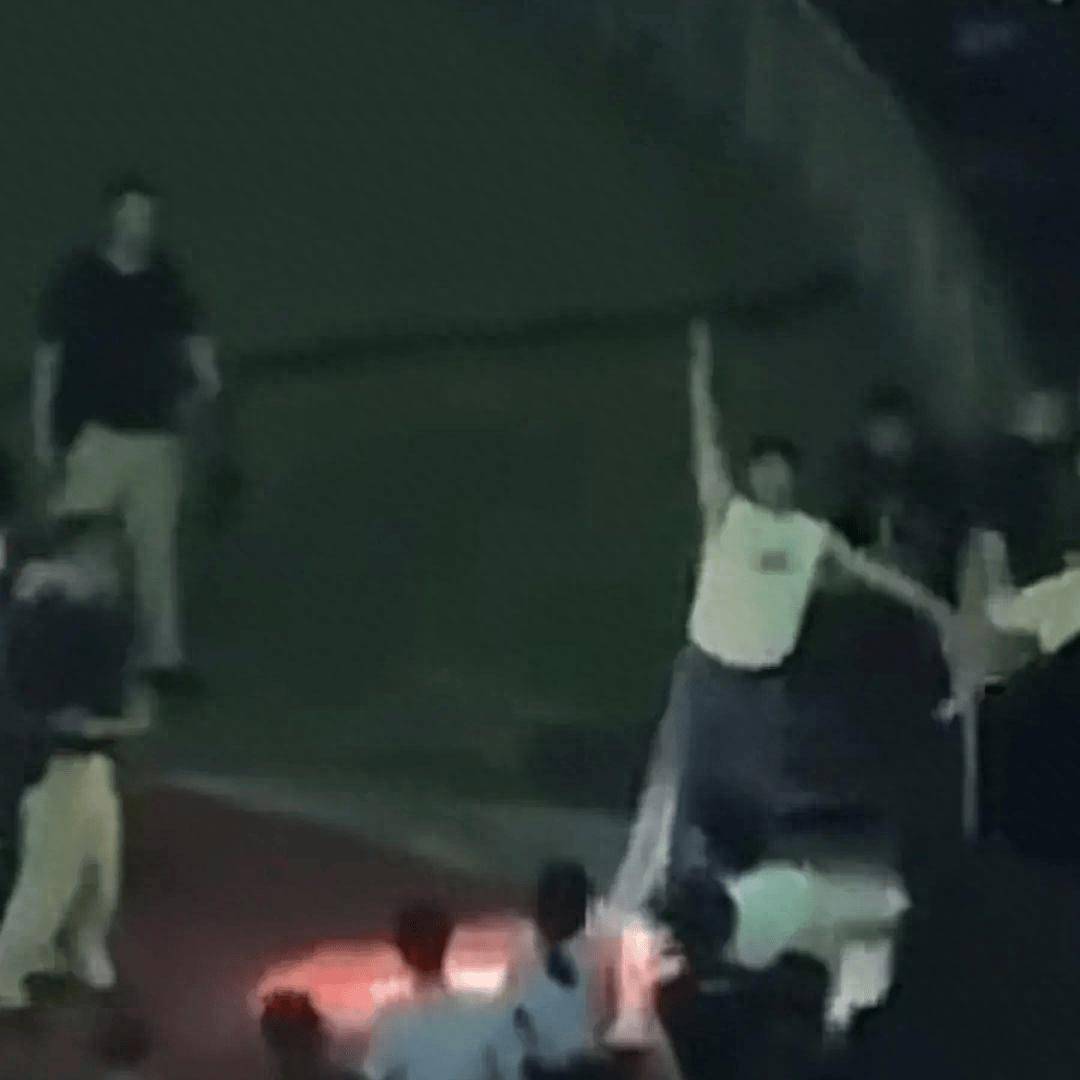 张杰演唱会尺度太大?谢娜吃醋怒发微博:你小子,别太开朗-张杰和谢娜接吻视频