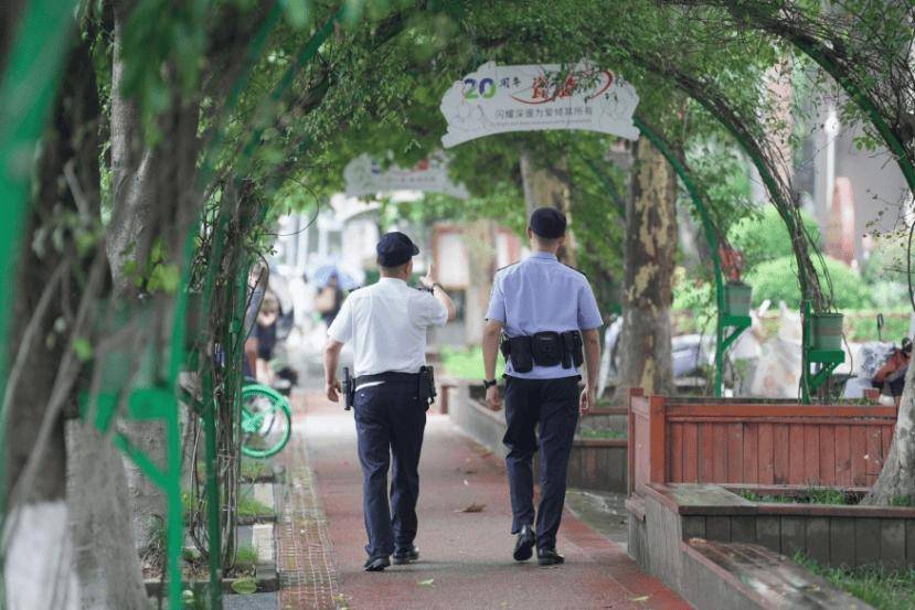 🌸学习时报【管家婆一肖-一码-一中一特】_高温持续 金山城市沙滩泳区全面开放