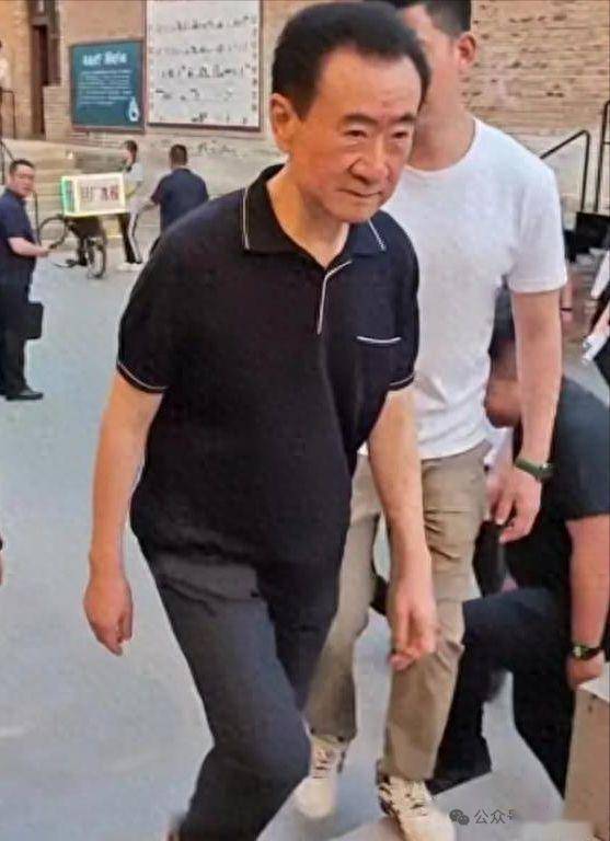 再卖48座万达广场，王健林还能撑多久？