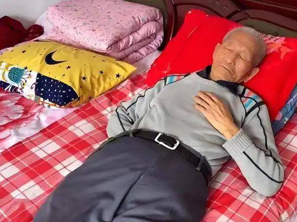 “8小时睡眠论”是错的？医生：年过65岁后，最佳睡眠时间是多久