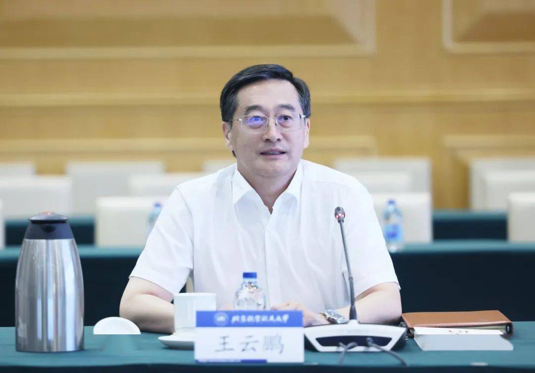 青春担当、逐梦远航!党委书记赵长禄、校长王云鹏与毕业生代表座谈