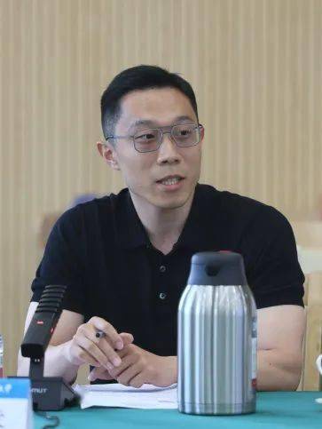 青春担当、逐梦远航!党委书记赵长禄、校长王云鹏与毕业生代表座谈