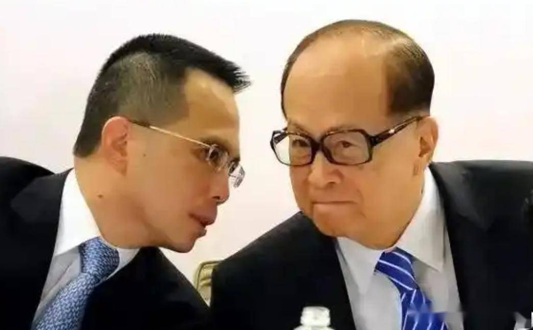 香港导演王晶，对李嘉诚家族的评价，引起了网友的热议和讨论