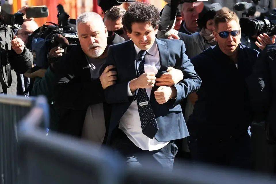 赵长鹏与“加密金童”山姆:一场注定崩塌的帝国交锋