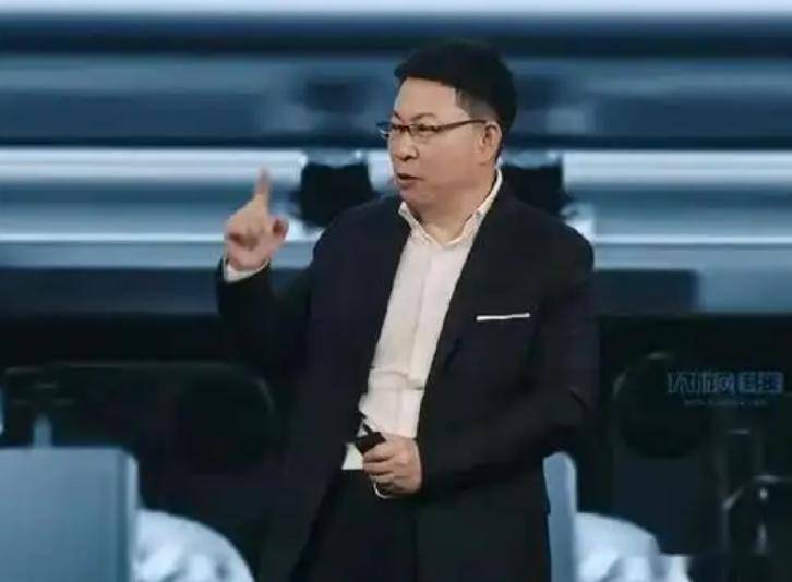 原创             余承东在央视算了一笔账，一万多人干了六年，几百亿砸进鸿蒙里，台下没人吭声，鸿蒙5.0设备刚过1000万，他说这叫跨过生死线